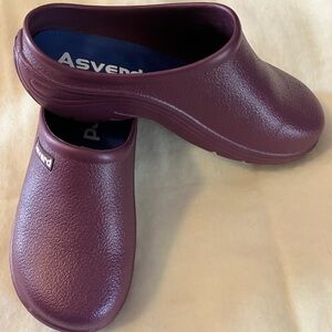 Asverd Mules- Women's 7.5M